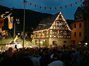 Weinhexennacht auf dem Marktplatz in Oberwesel am Rhein, © 1999 Foto: WHO