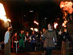 Mortes Sicura Feuerspektakel bei der Weinhexennacht auf dem Marktplatz in Oberwesel am Rhein,  1999 Foto: WHO
