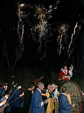 Feuerwerk bei der Weinhexennacht auf dem Marktplatz in Oberwesel am Rhein,  1999 Foto: WHO